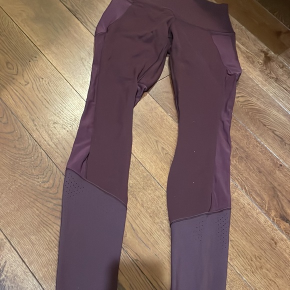 Lululemon Leggings with Mesh Legs and Tech Pockets - Picture 5 of 7